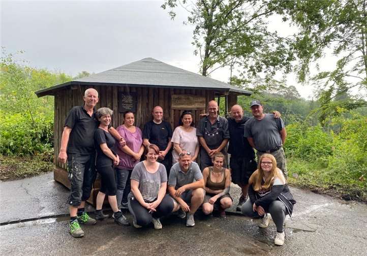 Die fleißigen Helfer an der Schutzhütte am Auge Gottes. Foto: privat