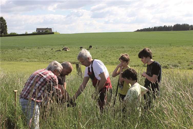 Die fleißigen Helfer beim Bau- und Aufbau der Vogel-Sitzstangen.