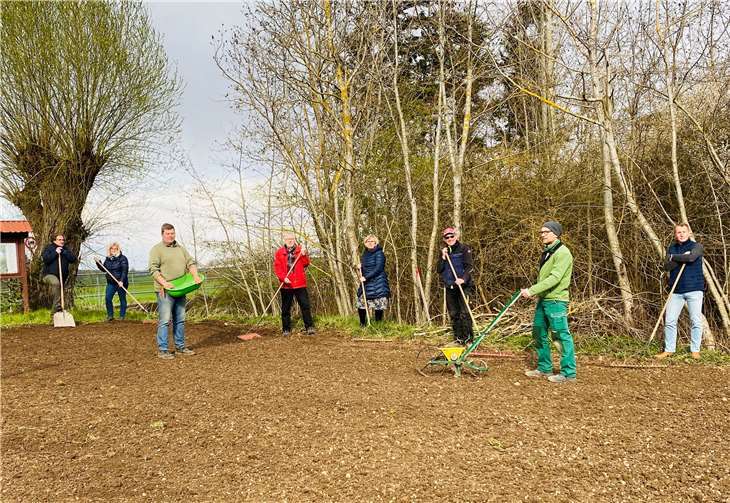 Die fleißigen Helfer der CDU-Bürgerblock-Fraktion Kruft nach getaner Arbeit. Foto: privat
