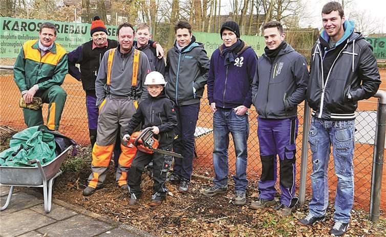 Die fleißigen Helfer des TC Steimel von links nach rechts: Armin Müller, Werner Müller, Sven Schür, Emil Müller, Luca Schür, Lennart Neitzert, Julian Müller, Andre Seliger und Markus Lenz. TC Steimel