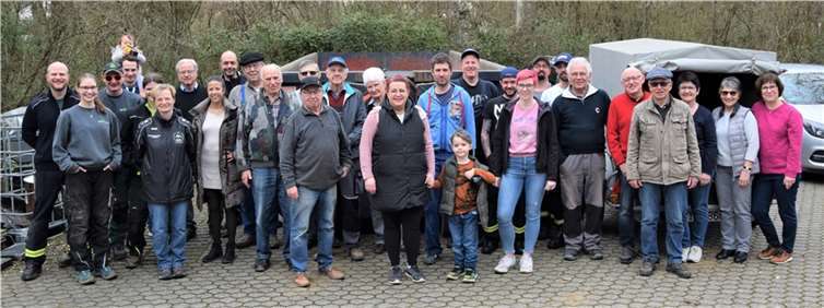 Die fleißigen Helfer, die sich an der Reinigungsaktion beteiligt haben.  Foto: privat