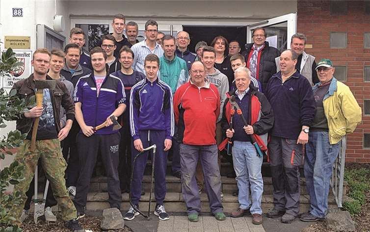 Die fleißigen Helfer packten wieder tüchtig an, am Arbeitstag der Ortsgemeinde Wolken. Ortsgemeinde Wolken