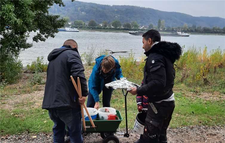 Die fleißigen Helfer säuberten das Rheinufer von Bad Hönningen. Fotos: privat