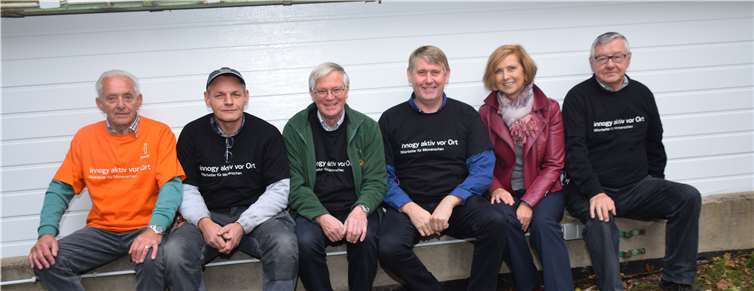 Die fleißigen Helfer (v.l.): Gerhard Kristen, Waldemar Palenka,Karl Steiger, Uwe Horst und Martina Meyer von Innogy und Günter Rösner. EICH