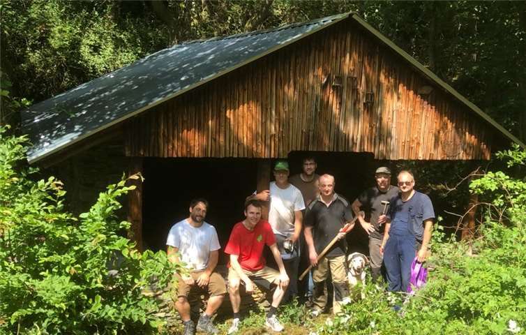 Die fleißigen Helfer (von links): Thomas Krechel, Andreas Laubental, Peter Geisen, Elmar Münch, Matthias Dahmen, Kurt Binz und Thomas Höger. Es fehlen York Schmede, Manfred Krechel und Alexander Dück.privat