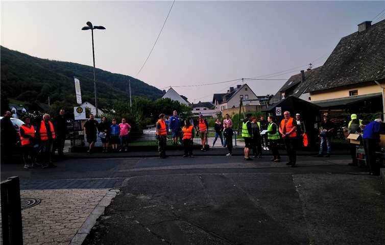 Die fleißigen Helfer vor ihrem Einsatz. Foto: Walter Escher