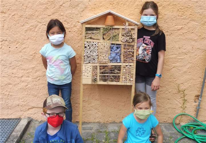 Die fleißigen Insektenhotel-Handwerker.