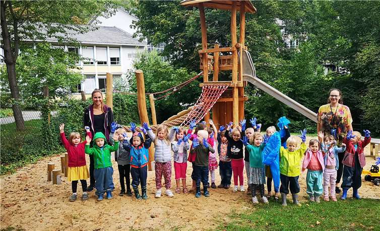 Die fleißigen Kinder während des „Dreckwegtages".Fotos: privat
