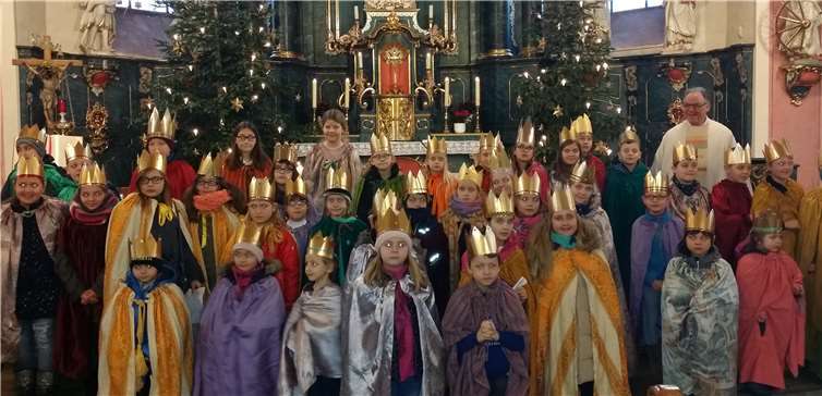 Die fleißigen Sternsinger beim Aussendungsgottesdienst. privat