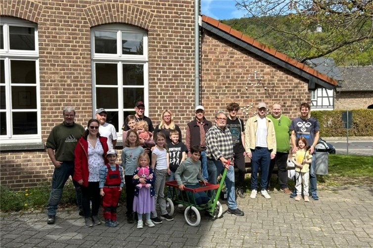Die fleißigen großen und kleinen Sammler in Westum.