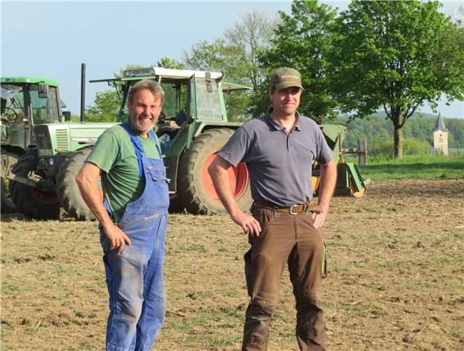 Die freiwilligen Helfer Eberhard Eberz und Mike Haubrich sorgten für das Gelingen der Aktion.
