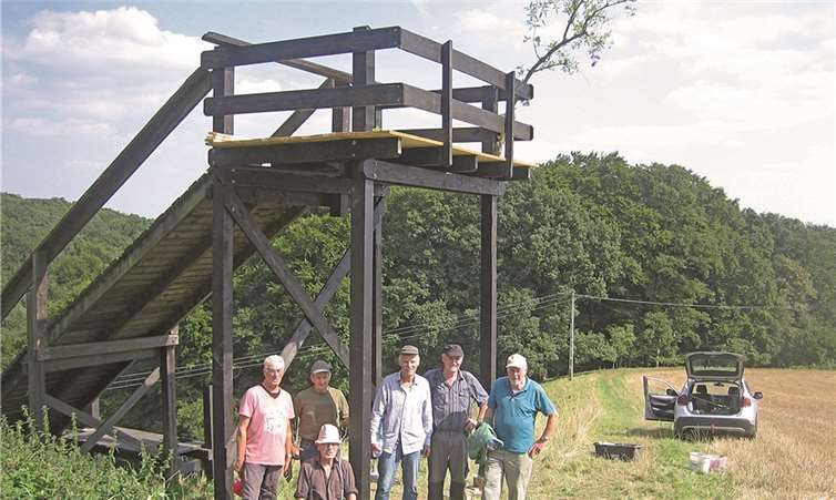 Die freiwilligen Helfer haben die Schanze vor dem Verfall bewahrt.privat