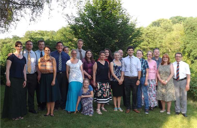 Die freudige Delegation aus Neuss bei der Kampagne für Bibelkurse in Wachtberg.JZ