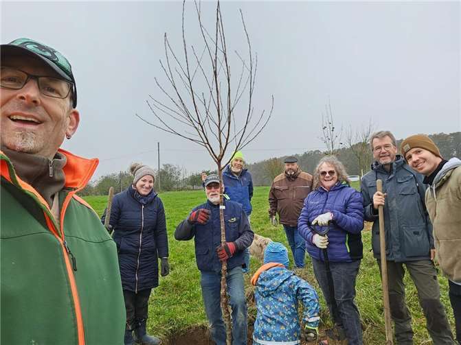 Die frewilligen Helfer bei der Arbeit.  Fotos: privat