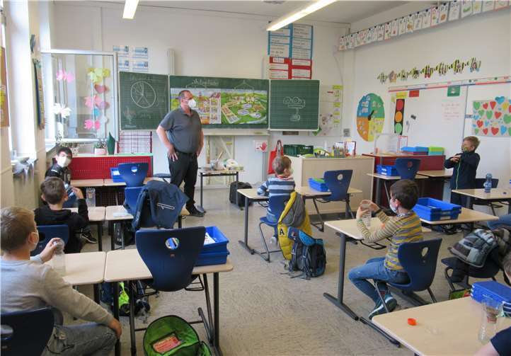 Die frisch gekürten Wasser-Sheriffs der Maria-Goretti-Schule waren mit viel Neugier und Freude beim Projekt dabei und wollen nun auch zu Hause ihr erlerntes Wissen einsetzen.Foto: Sparkasse Neuwied