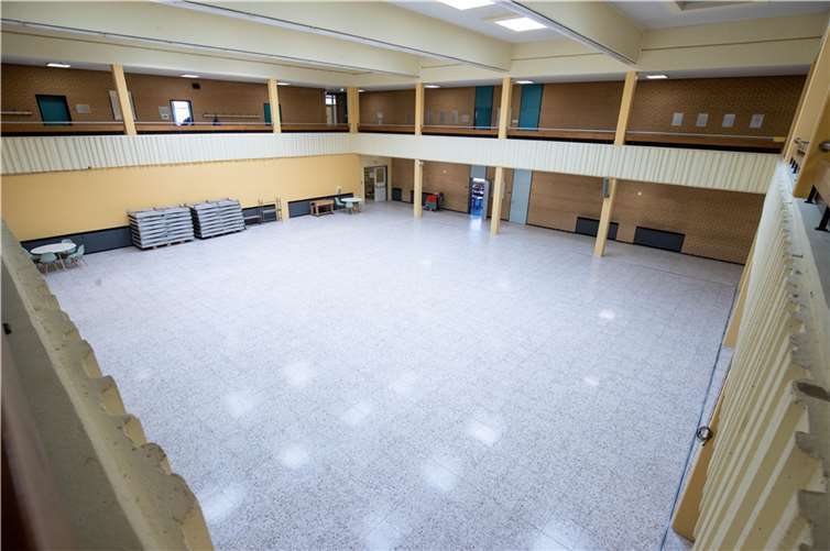 Die frisch sanierte Aula.