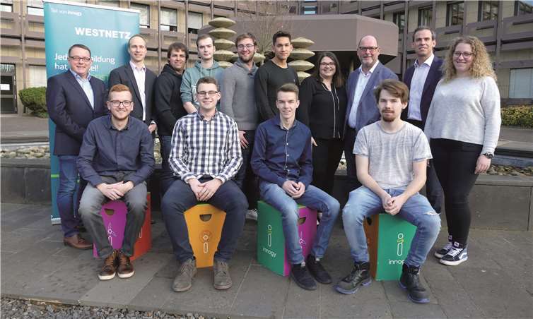 Die frischgebackenen Nachwuchskräfte freuten sich über den Abschluss ihrer Ausbildung bei Westnetz. Foto: Westnetz