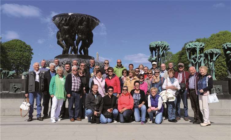 Die fröhliche Gruppe bei herrlichem Wetter auf Besichtigungstour. Privat