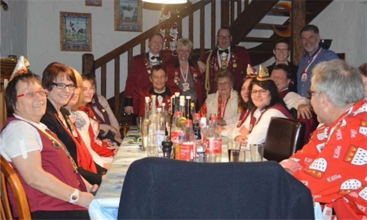 Die fröhliche Runde der Karnevalisten.Privat