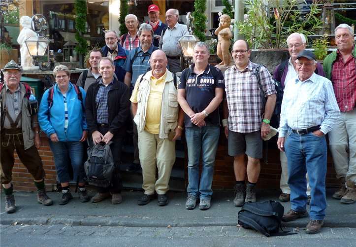 Die fröhliche Wandergruppe in Kamp-Bornhofen. Privat