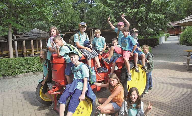Die fröhlichen Kinder im Freizeitpark „Lochmühle“.