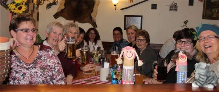 Die fröhlichen Möhnen hatten viel Spaß im Brauhaus.privat