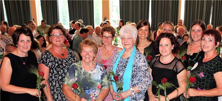 Die früheren Repräsentantinnen des Weinortes freuten sich über die Ehrung.  Privat
