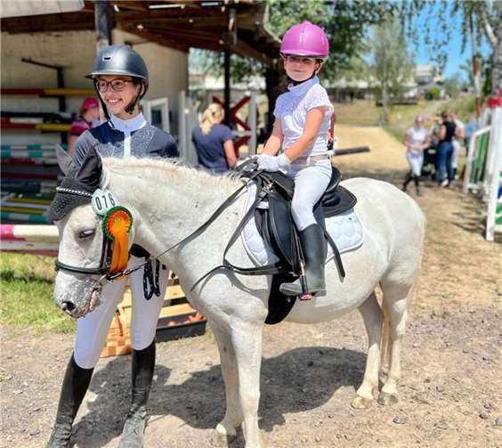 Die fünfjährige Emilia konnte mit "Tiger" den Führzügelwettbewerb gewinnen.