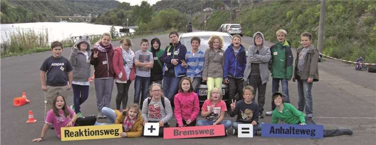 Die fünften Schuljahre der Realschule plus in Kobern-Gondorf nahmen an der ADAC Aktion „Achtung Auto“ teil. Privat