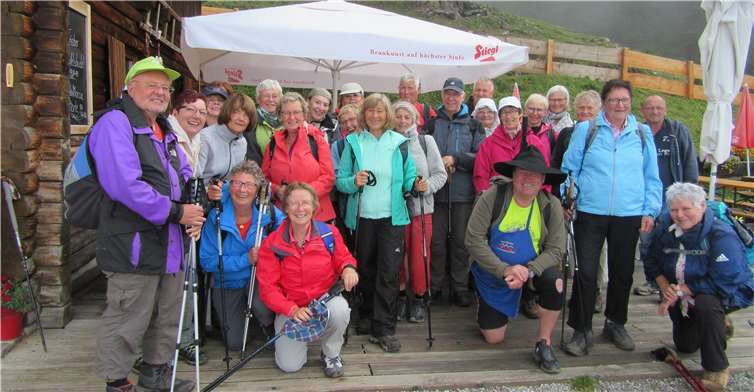Die ganze Gruppe nach mühevollem Aufstieg bei Regen auf der Leiner Alm.Foto: privat