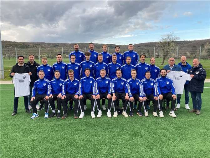 Die ganze Mannschaft freute sich über die Spende.  Foto: privat