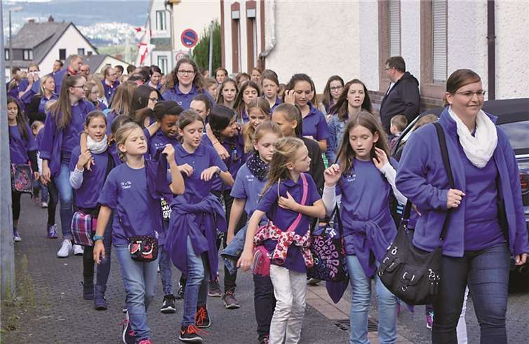 Die gastgebende Ki und Ka beteiligte sich mit einer besonders großen Gruppe am Festumzug: ein Beweis dafür, dass der Verein eine hervorragende Nachwuchsarbeit betreibt.