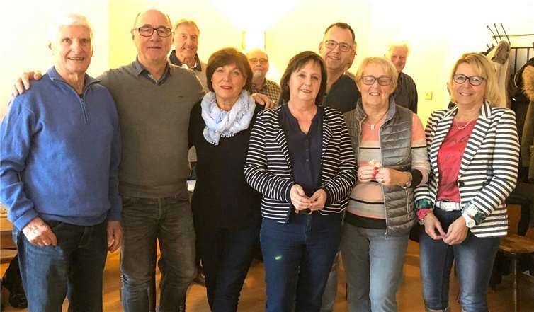 Die geehrten Goldjubilare (35 Jahre) (v.l.n.r.) Johannes Hegele, Ulli Scharnbach, Barbara Busch, Angelika Krauter, Bernd Odenhausen, Christel Odenhausen und Ute Kambeck. Fotos: privat