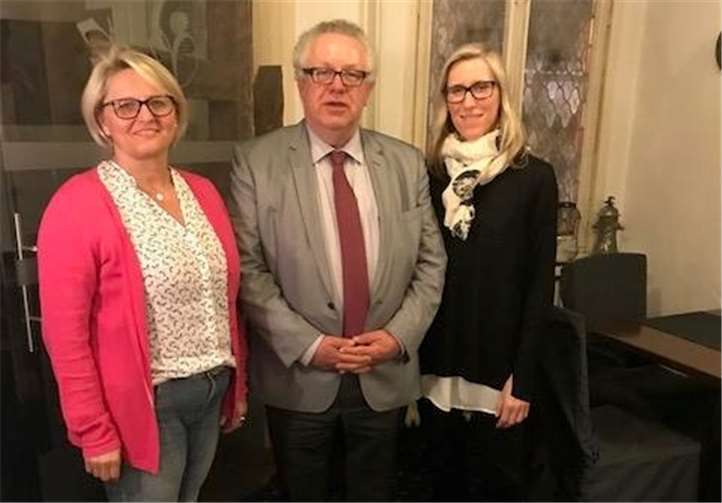 Die geehrten I. Kwiek und N. Behrens (v.l.). Privat