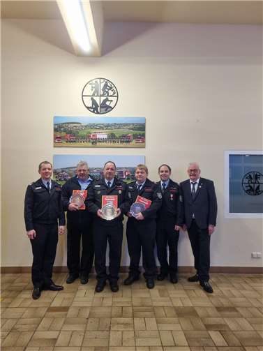 Die geehrten Kameraden.  Foto: Feuerwehr ST. Katharinen, J. Schlemmer