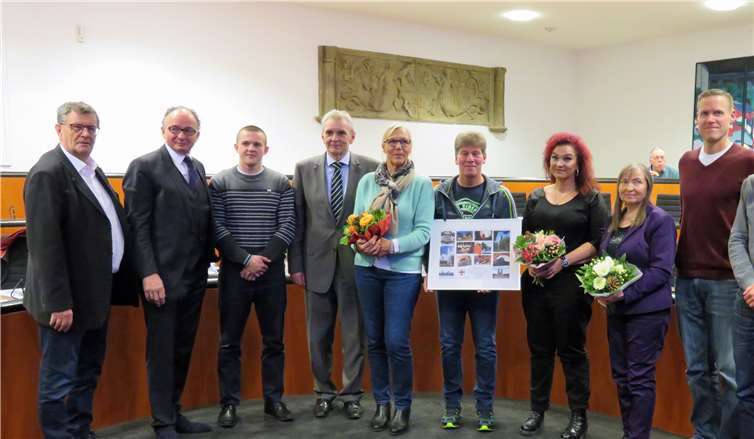 Die geehrten Leistungssportler mit Vertretern der Stadt Andernach. MKA