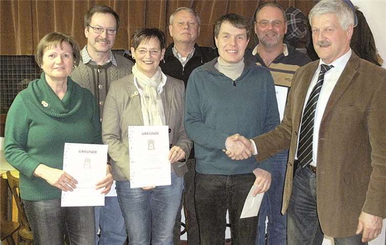 Die geehrten Mitglieder: Stefanie Weber, Heinz-Peter Arenz, Ingrid und Udo Hochköpper jeweils 40 Jahre KlausKurp und Dieter Kindler 25 Jahre und 1 Vorsitzender Stefan Weber..Privat