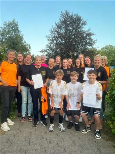 Die geehrten Mitglieder der Volleyball-Abteilung.  Foto: privat