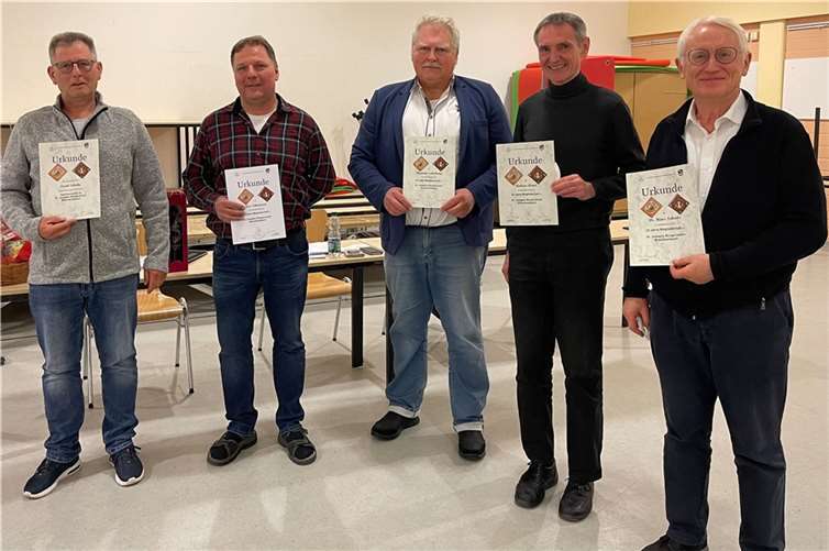 Die geehrten Mitglieder des Rheinbreitbacher Bürgervereins: Frank Scheika (v.l.), Uwe Schwippert, Hermann Scherkamp, Andreas Arend und Dr. Heinz Schmitz.  Foto: Bürgerverein