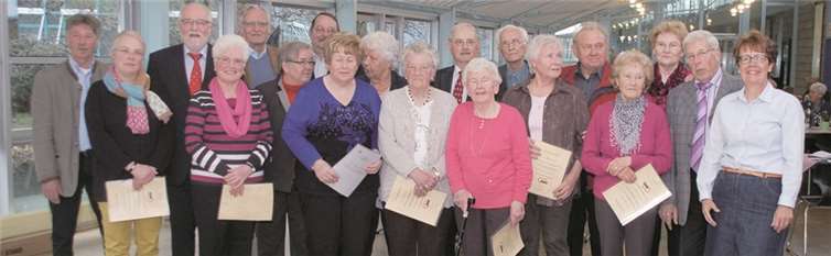 Die geehrten Mitglieder sowie Hans-Willi Schäfer, AWO-Kreisvorsitzender und Ute Krupp. privat
