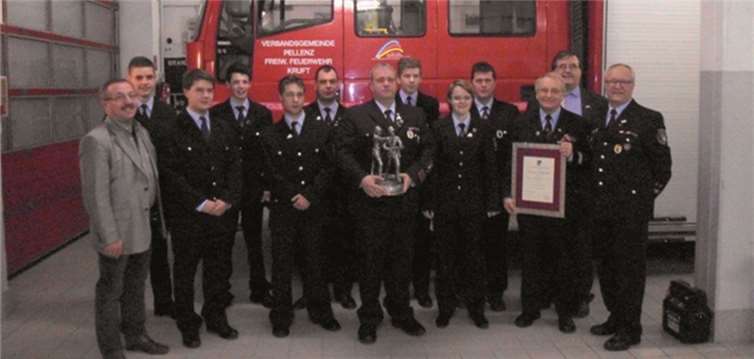Die geehrten und beförderten Kameraden der Freiwilligen Feuerwehr Kruft. privat