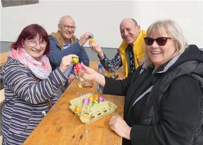 Die gefärbten Hühnerprodukte mit der härtesten Schale gingen beim „Kibben“ in der Regel als Sieger hervor. TE