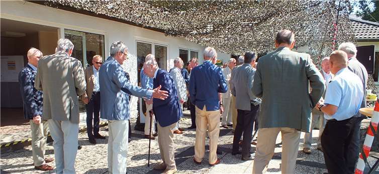 Die geladenen Admirale und Generale a.D. freuten sich, alte Weggefährten einmal wieder zu sehen und kamen sehr schnell miteinander ins Gespräch.