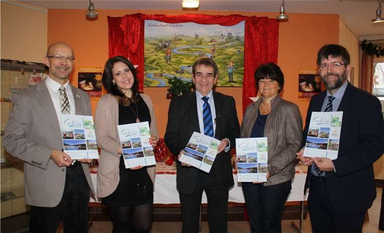 Die gemeinsame Farbbroschüre der Tourist-Informationsstellen Cochem und Treis-Karden wurde der Öffentlichkeit präsentiert.TE