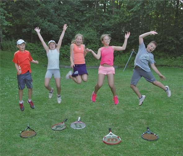 Die gemischte Jugendmannschaft U12 unterstützt von Linzer Jugendlichen.privat