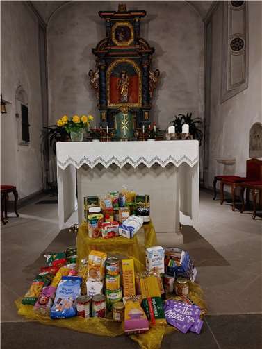 Die gesammelten Lebensmittel für die „Tafel Ahrweiler“.  Foto: Barbara Schade