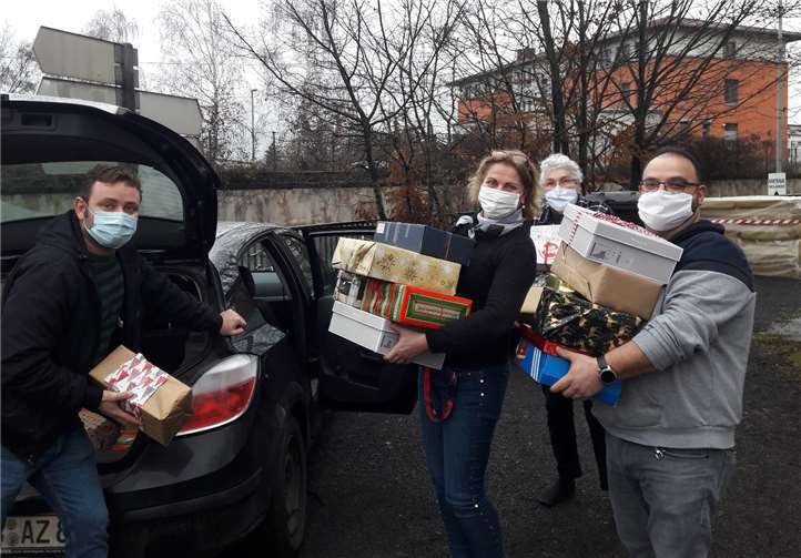 Die gesammelten Spenden werden abgegeben. Foto: DIE LINKE.Koblenz