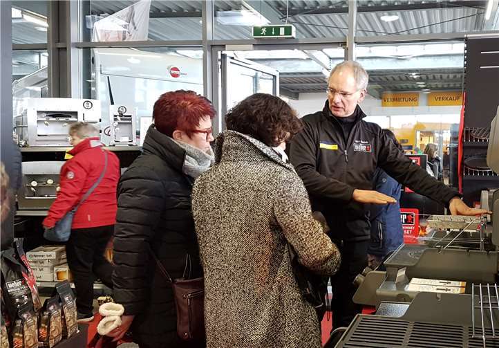 Die gesamte Palette an Grillgeräten namhafter Hersteller zog zahlreiche Interessenten an. Zum Teil wurden jene Geräte auch bei einem Praxistest vorgeführt.Niesmann Caravaning