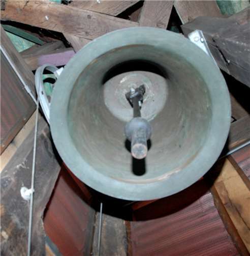 Die gespendete Glocke in der St. Katharinenkapelle in Ahrbrück, läutet heute nur noch bei Beerdigungen.