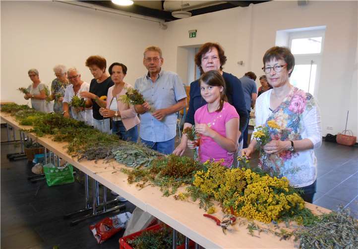 Die geweihten Kräuter sollen zu Hause aufgehängt werden und das Haus vor Blitz, Hagel und Unglück schützen, sowie den Bewohnern des Hauses Glück und Segen bringen.